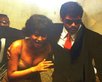 ஸ்ரேயா ~~கனவில்~~ கல்லெறிந்தவர்கள்!