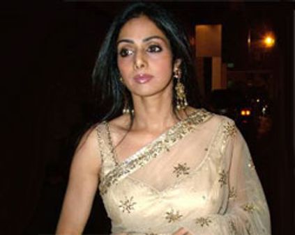 செக் மோசடி வழக்கு: ஸ்ரீதேவிக்கு கோர்ட் கண்டிப்பு