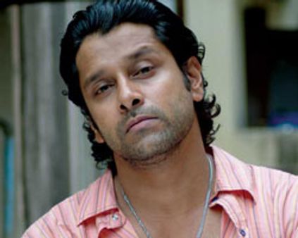 ஸ்பானிஷ் படத்தில் வி்க்ரம்!