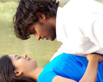 சிக்கலில் ~~அக்கு~~ ஜோடி!