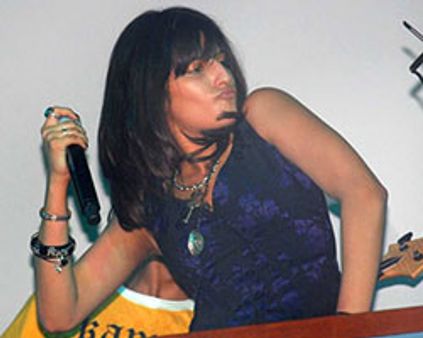 ஸ்ருதி கமல்ஹாசனின் இசை அருவி!