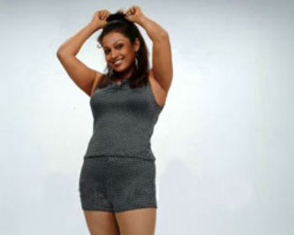 விசா மோசடி: தெலுங்கு நடிகைகளை விசாரிக்க தனிப்படை