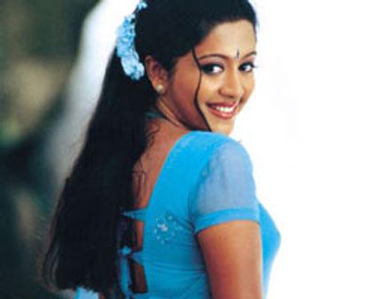 முழுக்கு போடுகிறார் கோபிகா!!