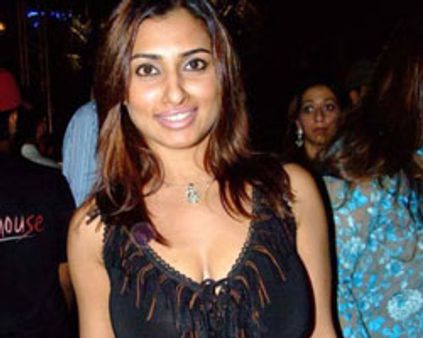 மாளவிகாவின் ~~காக்டெய்ல்~~ காமெடி!