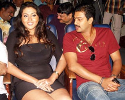 மீண்டும் பிகினியில் நமீதா