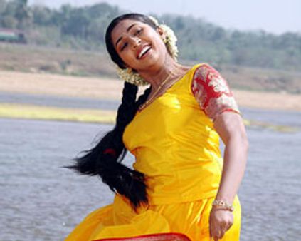 சேரனுடன்? சேச்சே - நவ்யா!