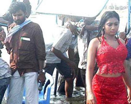 இயக்குனர் மீது நடிகை உதயதாரா பரபரப்பு புகார்