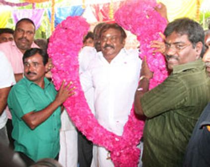 ~~எங்கள் ஆசான்~~ விஜய்காந்த்!