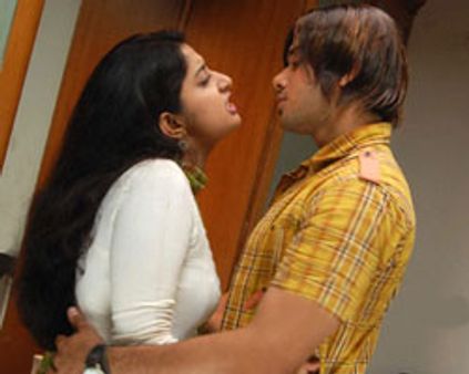 ~~நேபாளி~~யில் போலீஸாரை இழிவுபடுத்தும் காட்சிகள் ~~கட்~~ ஆகின்றன!