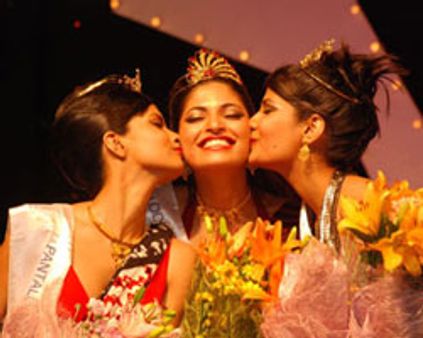 கேரள அழகி பார்வதி ஓமனகுட்டன் ~~மிஸ் இந்தியா~~வாக தேர்வு