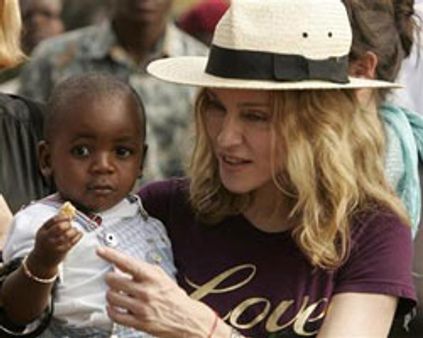 இந்தியக் குழந்தைக்கு மடோனா குறி?