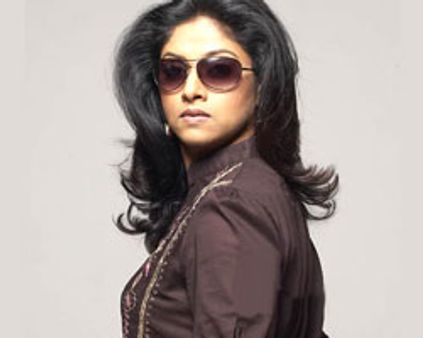 மும்பையில் செட்டிலாகும் நதியா