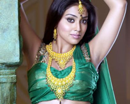 ஷ்ரியாவின் ~~ஜில்~~ பெல்லி டான்ஸ்!