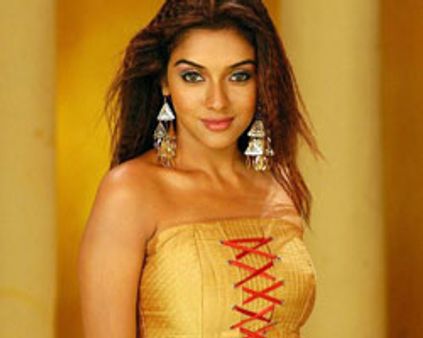 ஆசின் மீது ஆக்ஷன்?