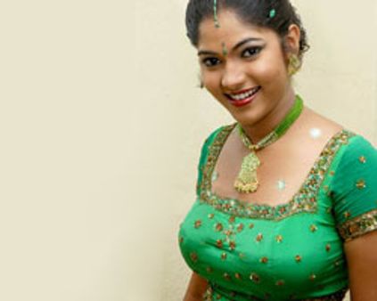 ~~அழகர் மலையில்~~ பானு!