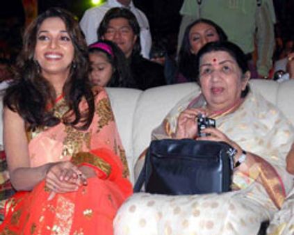 பாகிஸ்தான் சென்று பாட விரும்புகிறேன்: லதா மங்கேஷ்கர்