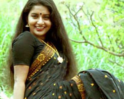 மீராவுக்கு ~~அம்மா~~ தடை!