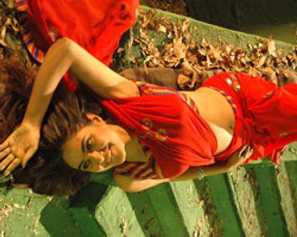 ஆர்யாவை தேடி வந்த நிலா!