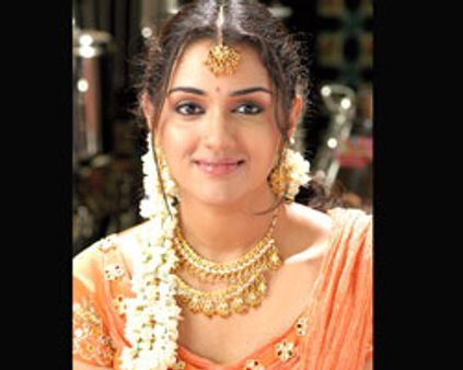 கவர்ச்சிக்கு ராகினி ஜே!