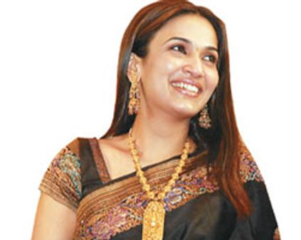 வார்னருடன் இணையும் செளந்தர்யா!