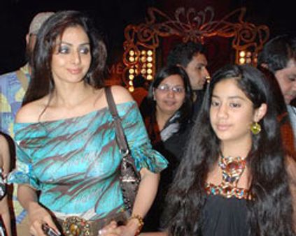 ஸ்ரீதேவிக்கு எதிரான வழக்குக்கு தடை: சுப்ரீம் கோர்ட்டில் அப்பீல்