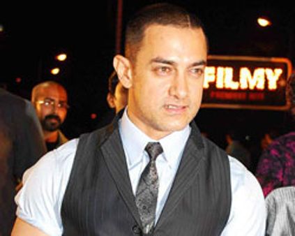 ஆமிர் வீட்டு நாய் பெயர் ஷாருக்!