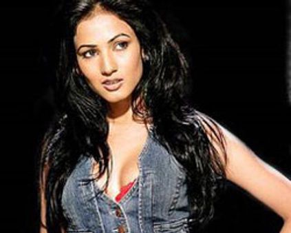 இந்தி நடிகைக்கு பளார் விட்ட காதலர்