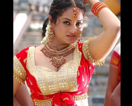 குசேலனில் சுஜா ஆட்டம்