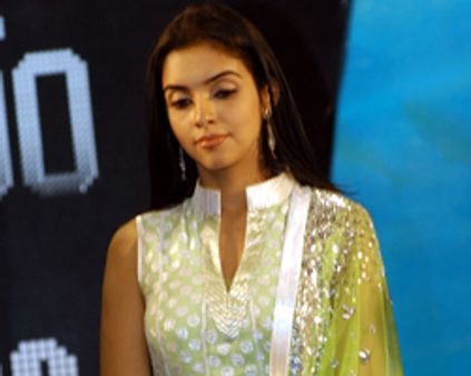 பியூலா பத்திரமாக இருக்கிறார்-போலீஸுக்கு ஆசின் கடிதம்