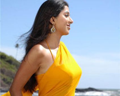 பூமிகாவின் ~~ஆனந்தம் ஆயிரம்~~