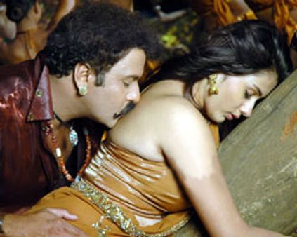 அடிச்சு நடிக்கணும்-நமீதா ஆசை!