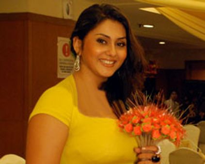 நமீதா-ஹேப்பி பர்த்டே!