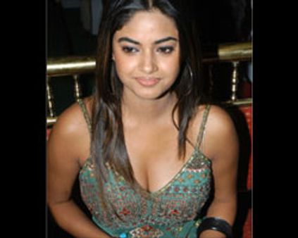 நானும், நிலாவும் ~~தோஸ்த்~~ - ஆர்யா