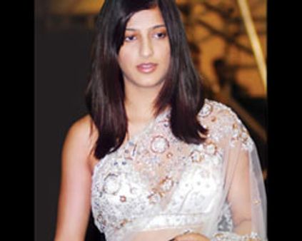 ~~கவர்ச்சிகர~~ ஸ்ருதி