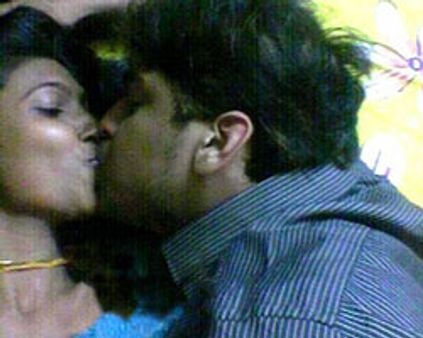 மணிவண்ணன் குடும்பம் மீது நடவடிக்கை கோரி ஸ்டெபி வழக்கு