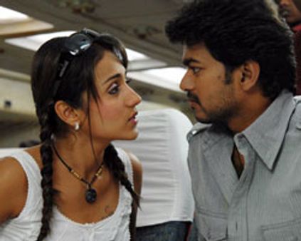 விஜய்யின் குருவி ரிலீஸ்- குருவிகளை பறக்கவிட்ட ரசிகர்கள்