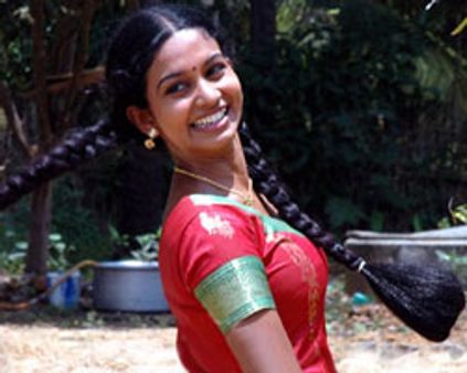 கார்த்திகா மீது புகார்!