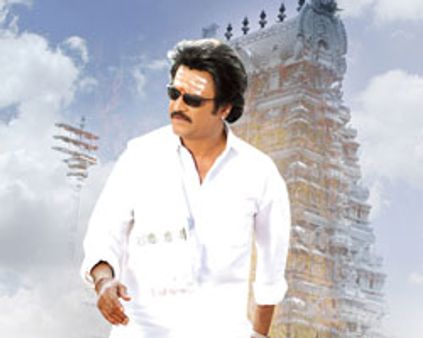 ரசிகர்களோடு படம் பார்க்கும் ரஜினி!