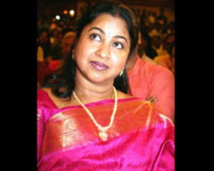 ராம.நாராயணனுக்கு எதிராக ராதிகா