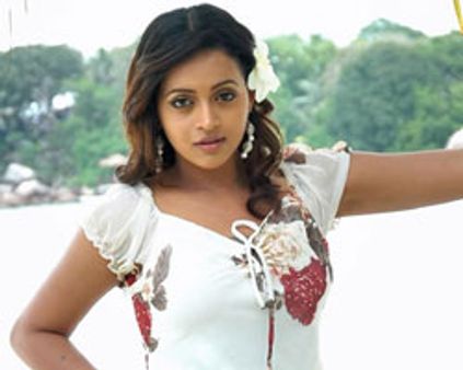 ~~அழகிய போலீஸ்~~ பாவனா!