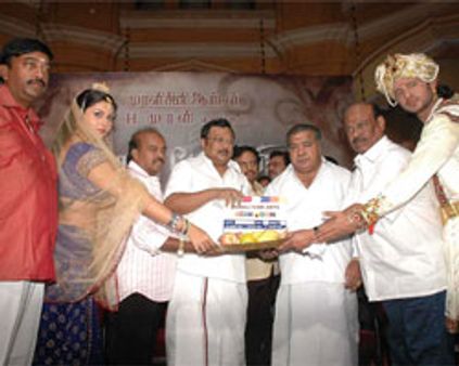 ~~மோகினி~~யை ~~சந்தித்த~~ இசைஞானி!