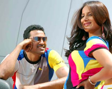 தமிழைத் தள்ளும் பூஜா!