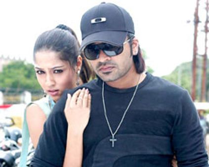 சிம்பு கால் முறிந்தது