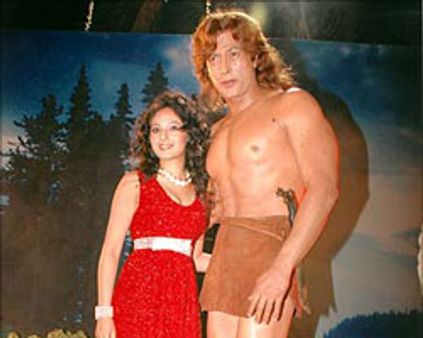 ~~டார்ஜானுக்கு~~ கத்திக்குத்து!