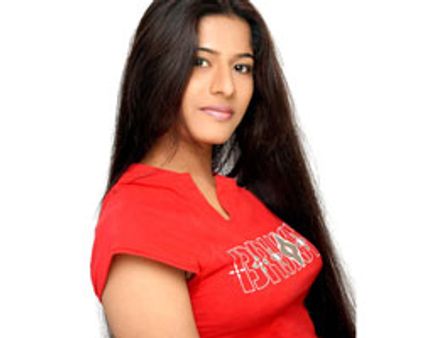 மீனாளுக்கு புதுப் படம்!