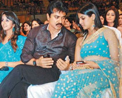 சிம்புவின் டண்டனக்கா ஜோடி வரலட்சுமி!