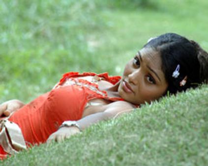 தீபாவின் செல்லச் சிணுங்கல்!