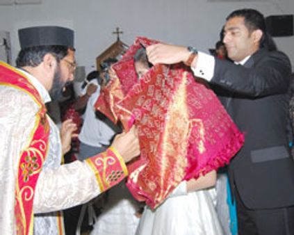 வேளாங்கண்ணி: ரசிகர்களிடம் சிக்கிய கோபிகா!