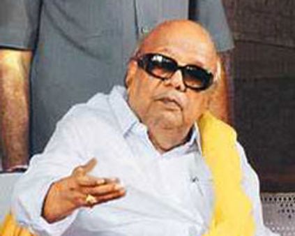 பேரன்களை வாழ்த்துவது ஆபத்து: கருணாநிதி