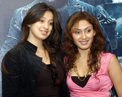 ஹே குஜ்ஜூ... லட்சுமிராய்!